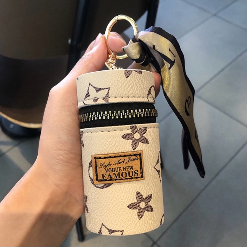 Fashion Jewelry Cream and Brown Key Holder